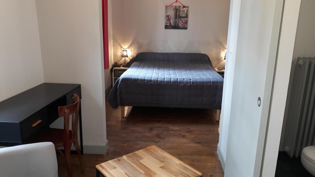 Le Relais De Boralde Hotel Espalion Bagian luar foto