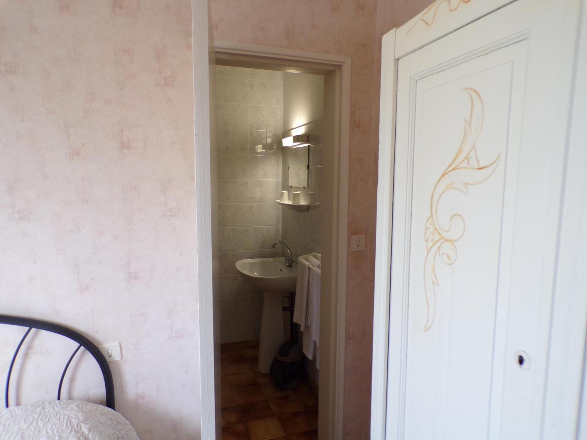 Le Relais De Boralde Hotel Espalion Bagian luar foto
