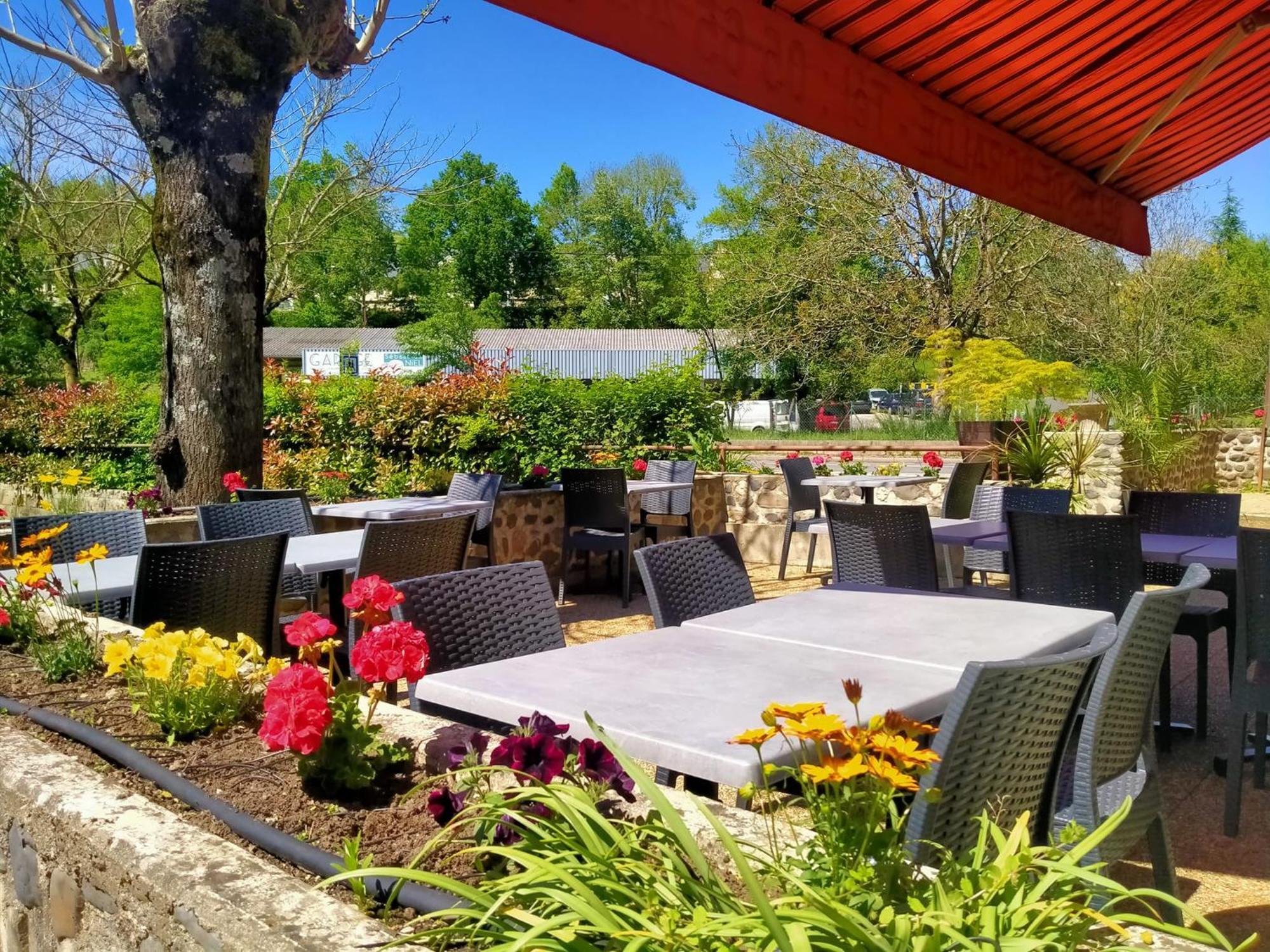 Le Relais De Boralde Hotel Espalion Bagian luar foto
