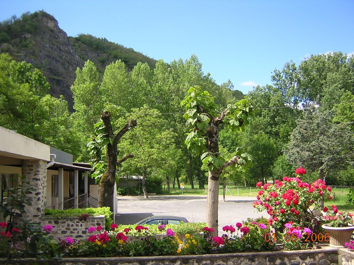 Le Relais De Boralde Hotel Espalion Bagian luar foto