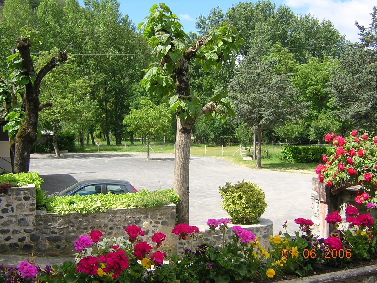 Le Relais De Boralde Hotel Espalion Bagian luar foto