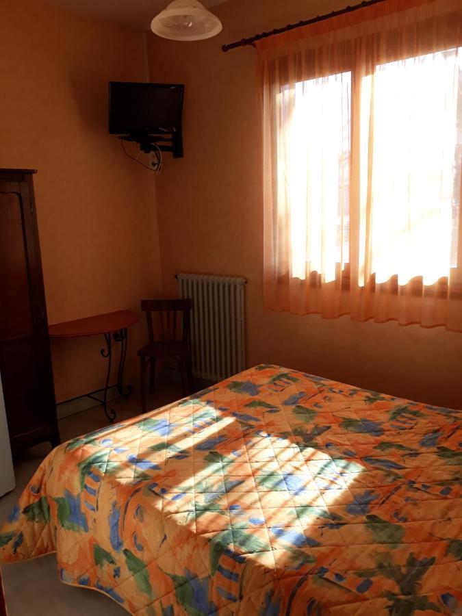 Le Relais De Boralde Hotel Espalion Bagian luar foto